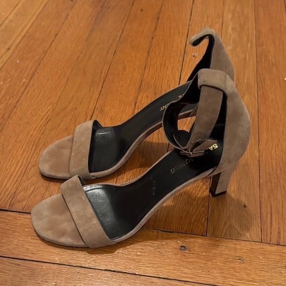Saint Laurent Women's Black and Tan Heels - Picture 2 of 5
